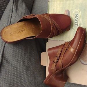 NAOT DELIGHT, size 37, almond golden mocha